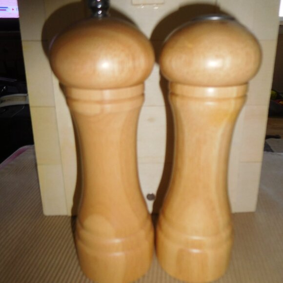 Wooden Salt & Pepper Shakers - Picture 1 of 4